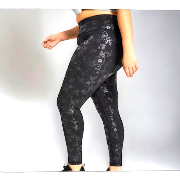 INC COMPRESSION LEGGINGS - Picture 4 of 4